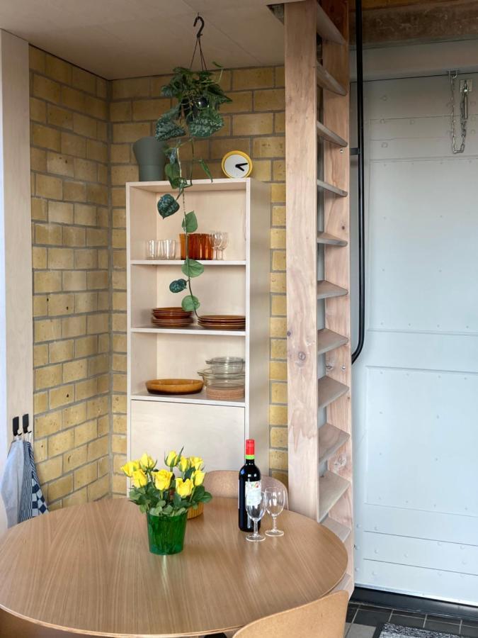 Tiny House Van Hoogspanning Naar Ontspanning Wirdum Dış mekan fotoğraf